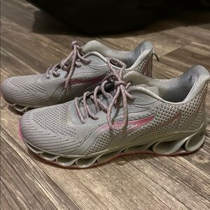 Stylish Gray and Pink Women's Running Shoes